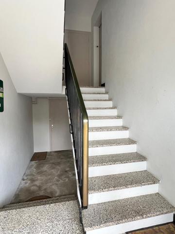 Appartement T3 d'environ 70 m2 avec garage, cave et place de parking.