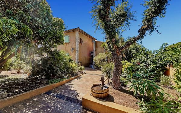 Maison à vendre    5 pièces • 195 m2 Saint-Raphaël