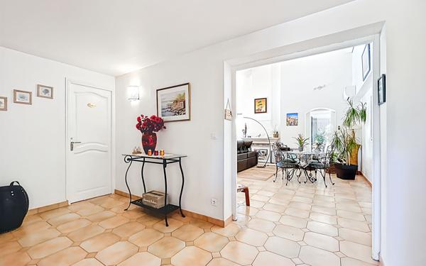 Maison à vendre    5 pièces • 195 m2 Saint-Raphaël