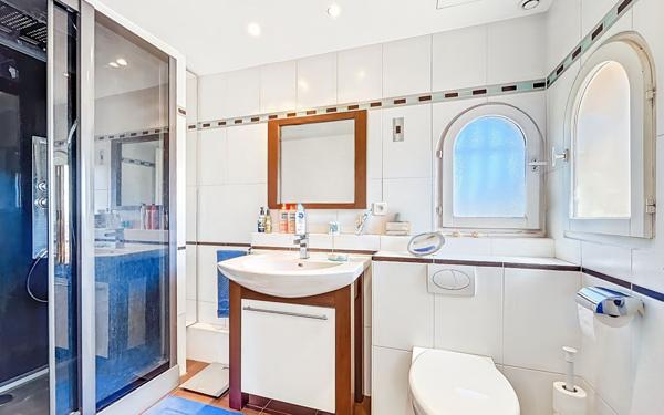 Maison à vendre    5 pièces • 195 m2 Saint-Raphaël