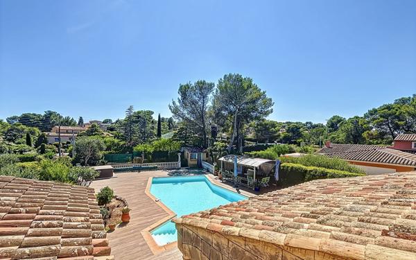 Maison à vendre    5 pièces • 195 m2 Saint-Raphaël