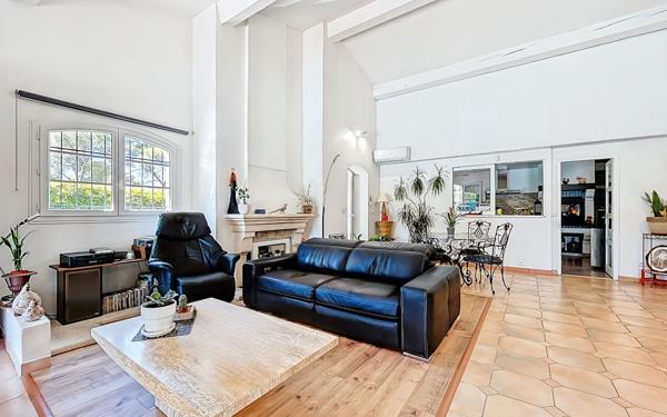 Maison à vendre    5 pièces • 195 m2 Saint-Raphaël
