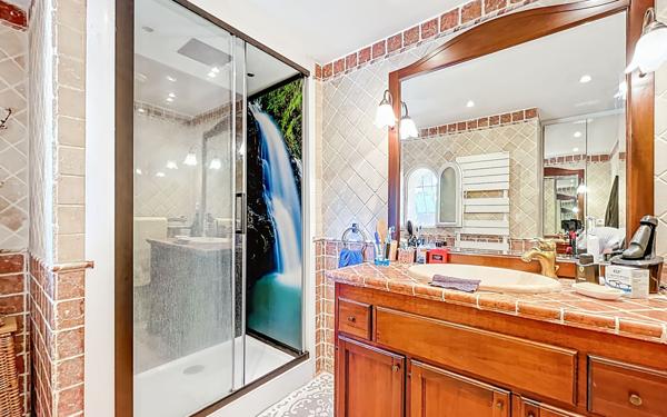 Maison à vendre    5 pièces • 195 m2 Saint-Raphaël