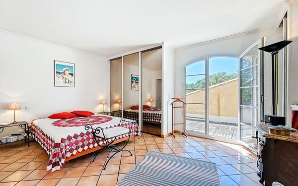 Maison à vendre    5 pièces • 195 m2 Saint-Raphaël