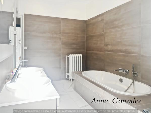 ORLEANS Carré OR, à vendre grande Maison Bourgeoise entièrement rénovée par Architecte d'intérieur avec patio intérieur et jaccuzzi à l'abri des regards