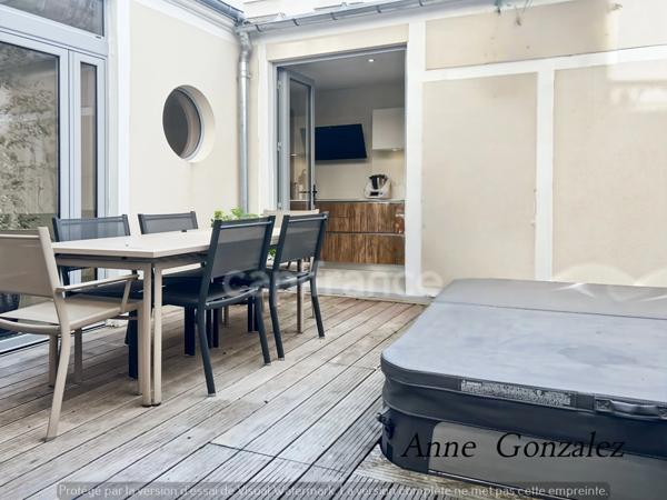 ORLEANS Carré OR, à vendre grande Maison Bourgeoise entièrement rénovée par Architecte d'intérieur avec patio intérieur et jaccuzzi à l'abri des regards