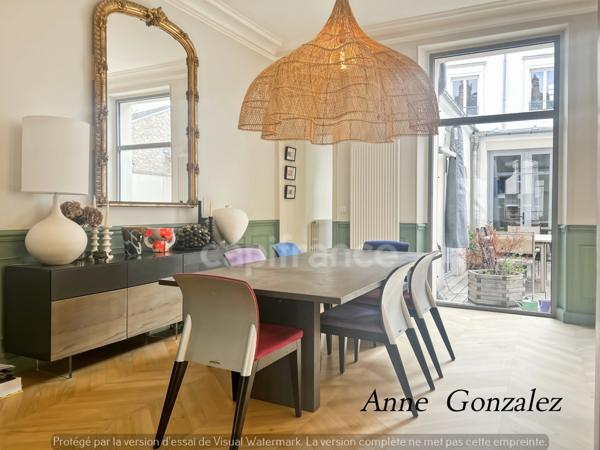 ORLEANS Carré OR, à vendre grande Maison Bourgeoise entièrement rénovée par Architecte d'intérieur avec patio intérieur et jaccuzzi à l'abri des regards