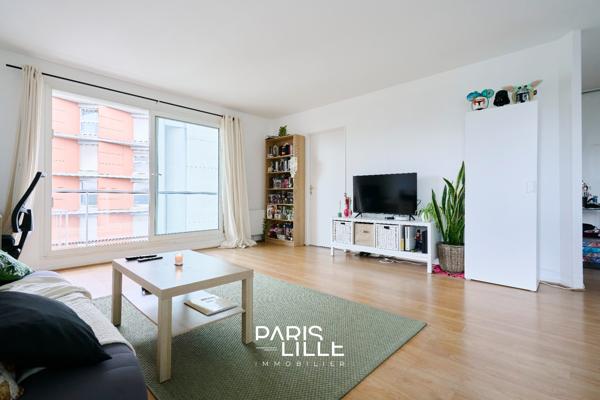 T2 proche centre et gare, balcon et parking.