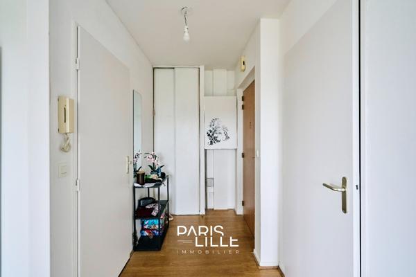 T2 proche centre et gare, balcon et parking.