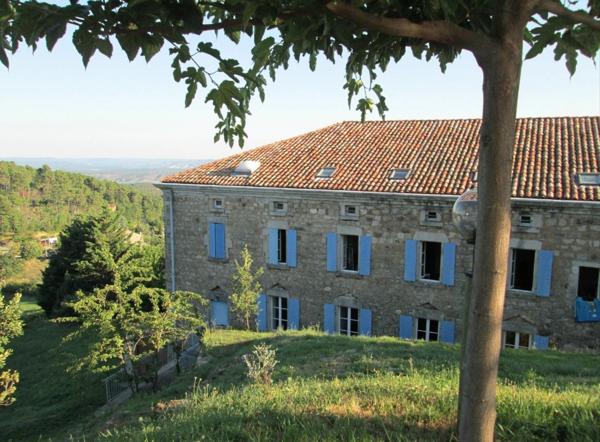 Dpt Ardèche (07), à vendre proche de VALLON PONT D'ARC Murs d'un Hôtel Restaurant