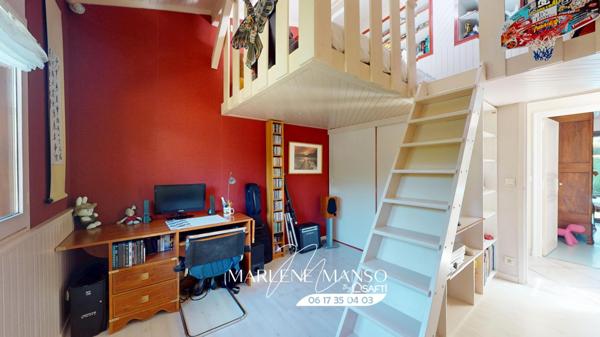 3 mn du tram C maison au calme avec piscine et garages