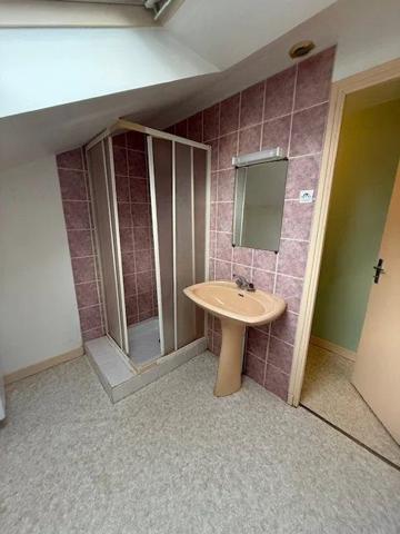 IMMEUBLE 230 M 2 ENVIRON TROIS LOGEMENTS BEGARD