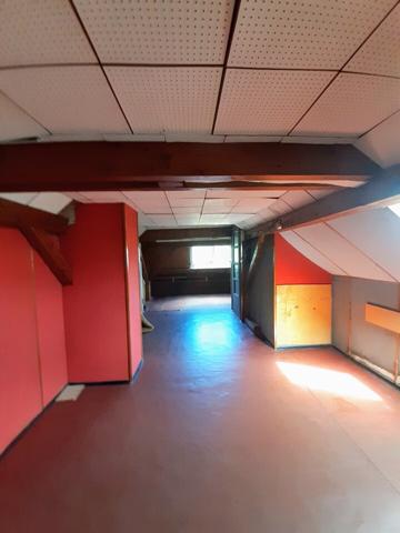 Maison de 198 m² , 9 pièces, terrain de plus de 13 ares