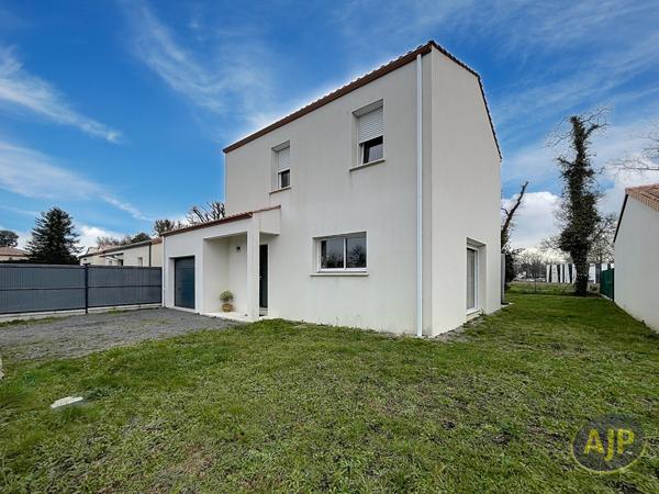 Maison à vendre Challans - 5 pièces, 108m² avec 4 chambre(s) à 337 760€ - AJP Immobilier Challans