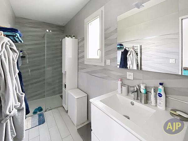 Maison à vendre Challans - 5 pièces, 108m² avec 4 chambre(s) à 337 760€ - AJP Immobilier Challans
