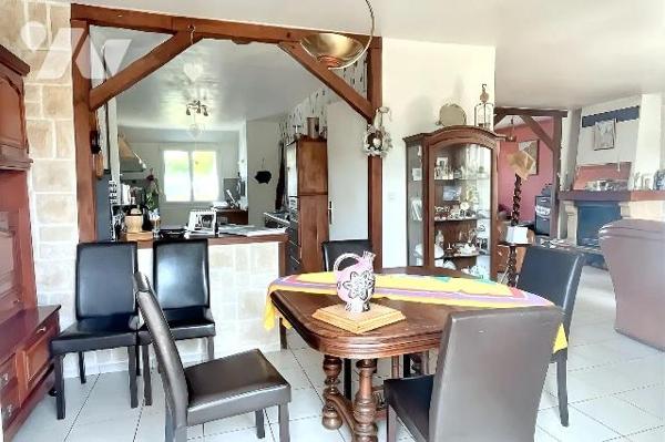 A VENDRE à AVALLON (89200) , dans un quartier pavillonnaire,  un pavillon comprenant :
* Au re...