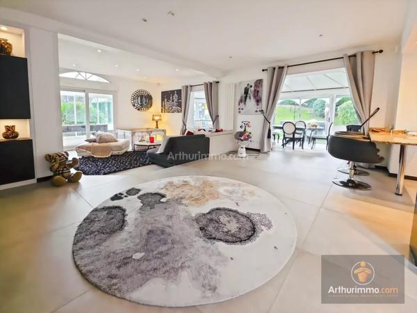 Vente                                                      Maison
                        
                     8 pièces                      178 m2                     à Bondoufle