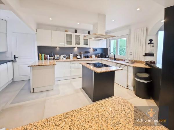 Vente                                                      Maison
                        
                     8 pièces                      178 m2                     à Bondoufle