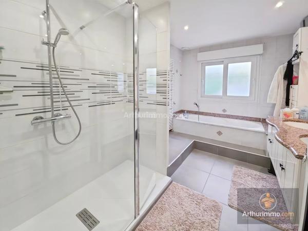 Vente                                                      Maison
                        
                     8 pièces                      178 m2                     à Bondoufle
