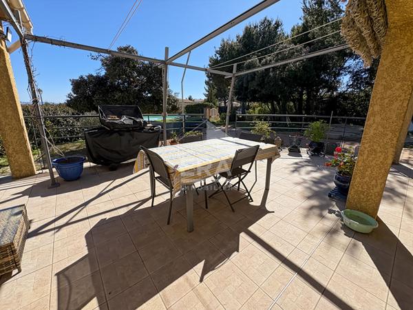 Les Pennes Mirabeau - Maison T4 de 129m2 environ sur parcelle de 1065m2 avec garage