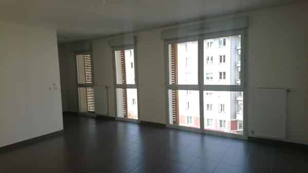 Villeurbanne : Confortable T2 de 50m² avec cuisine aménagée et garage