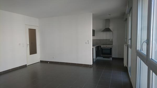 Villeurbanne : Confortable T2 de 50m² avec cuisine aménagée et garage