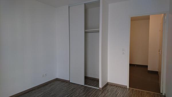 Villeurbanne : Confortable T2 de 50m² avec cuisine aménagée et garage
