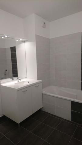 Villeurbanne : Confortable T2 de 50m² avec cuisine aménagée et garage