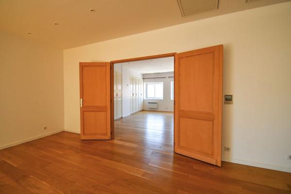 Appartement 300 m² / toit terrasse / vue bassin