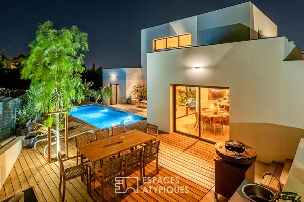 Villa d’architecte neuve aux volumes spectaculaires et piscine effet Bali