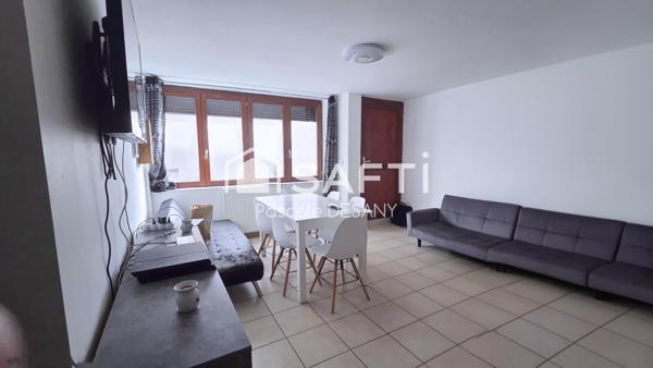 Maison de rue avec de 2 appartements