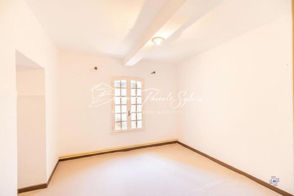 RARE - AVEC POTENTIEL - MAISON DE CARACTÈRE AVEC COUR INTIME, TERRASSES