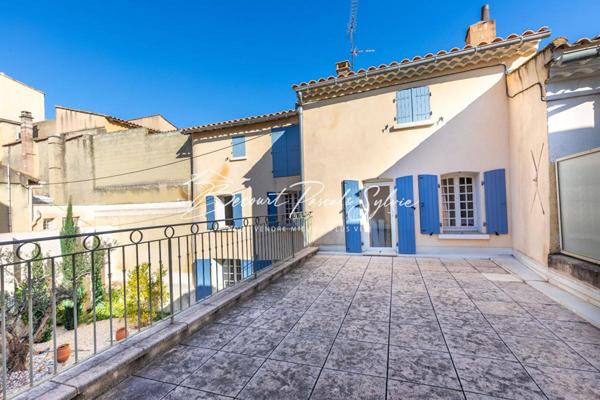 RARE - AVEC POTENTIEL - MAISON DE CARACTÈRE AVEC COUR INTIME, TERRASSES