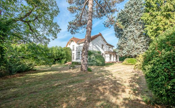 Maison Villiers Sur Marne 11 pièces 242 m2