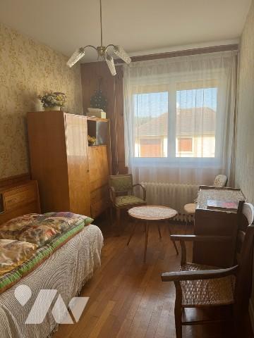 Pavillon sur sous-sol à proximité du centre-ville.