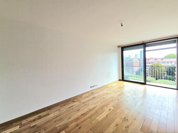 Appartement
         3 pièces
        - 61 m² 615 000 € *