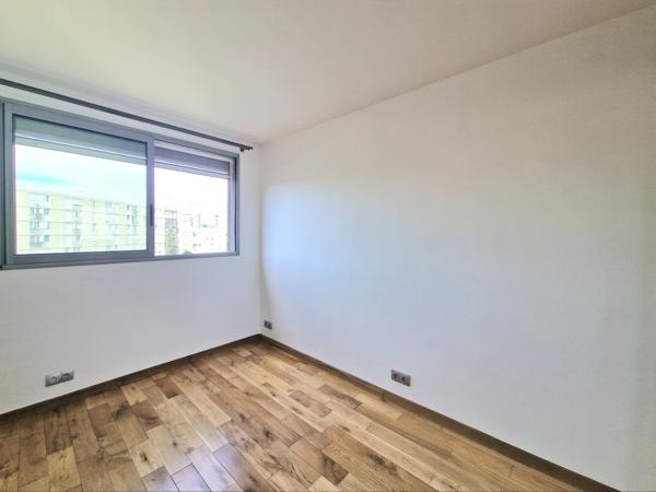 Appartement
         3 pièces
        - 61 m² 615 000 € *