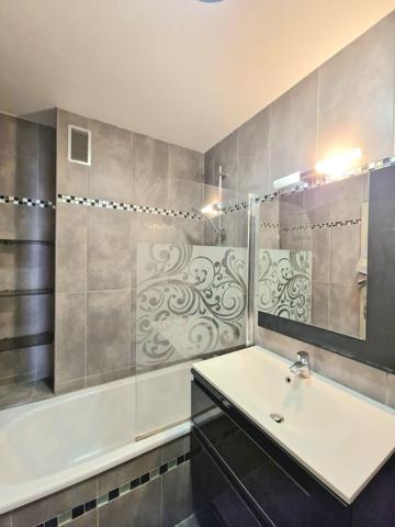 Appartement
         3 pièces
        - 61 m² 615 000 € *
