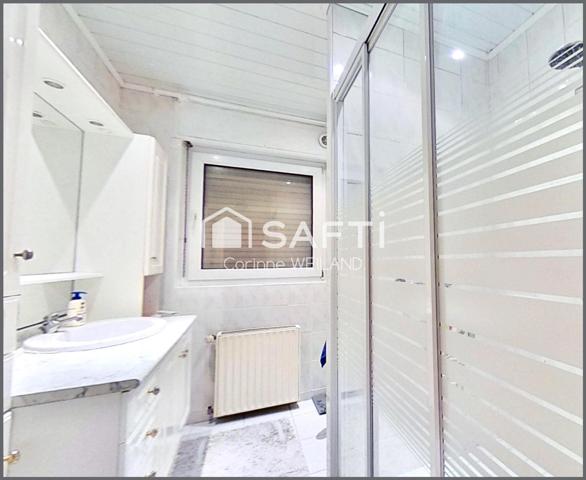 Maison familiale 6 chambres, terrain 11 ares, double garage, 2 appart. possibles, sous-sol complet.