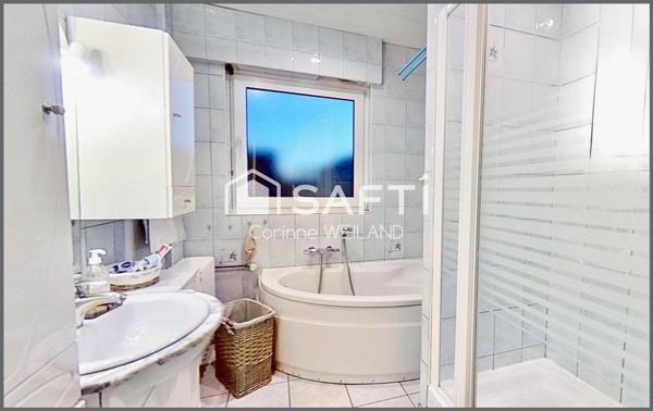 Maison familiale 6 chambres, terrain 11 ares, double garage, 2 appart. possibles, sous-sol complet.