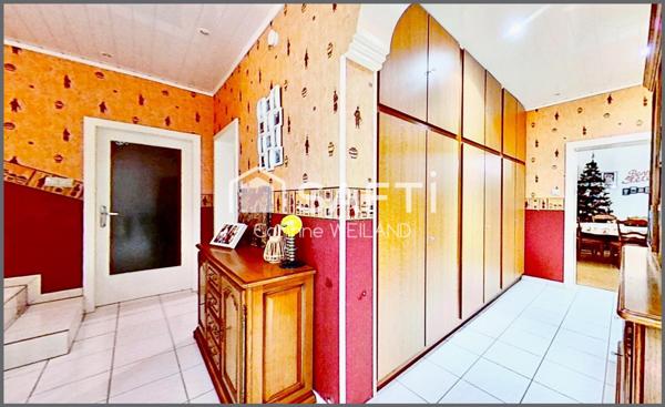 Maison familiale 6 chambres, terrain 11 ares, double garage, 2 appart. possibles, sous-sol complet.