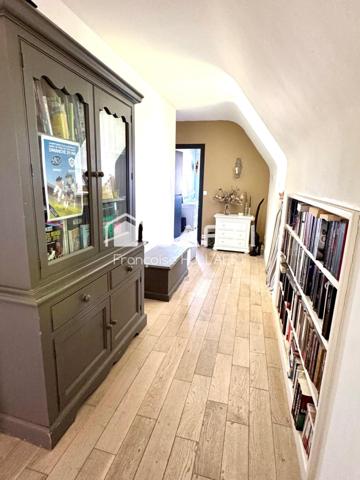 PLOEREN - Maison 7 Pièces de 185 m² habitable rénovée !