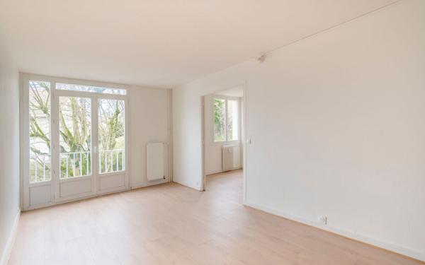 Appartement à vendre    3 pièces • 50,75 m2 Le Raincy