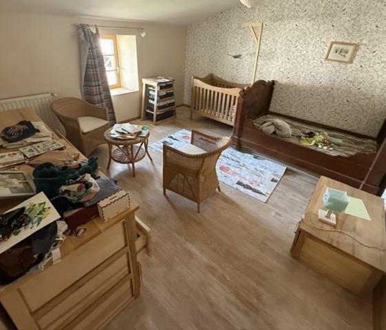 PROPRIETE avec FERME rénovée T8 - TERRAIN de 7100 m2 proche CHARMES (88)