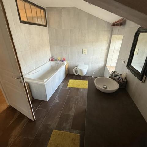 PROPRIETE avec FERME rénovée T8 - TERRAIN de 7100 m2 proche CHARMES (88)