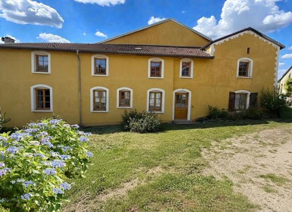 PROPRIETE avec FERME rénovée T8 - TERRAIN de 7100 m2 proche CHARMES (88)