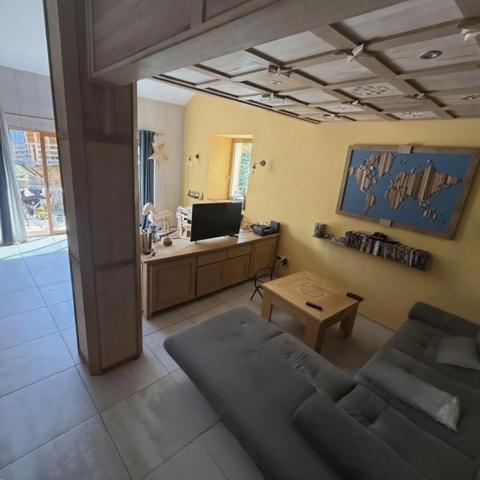 PROPRIETE avec FERME rénovée T8 - TERRAIN de 7100 m2 proche CHARMES (88)