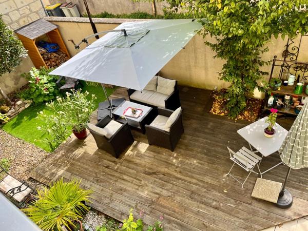 SAUMUR AGGLO, Saint Hilaire-Saint Florent, Maison tuffeau rénovée avec jardinet arboré clos de 60m²