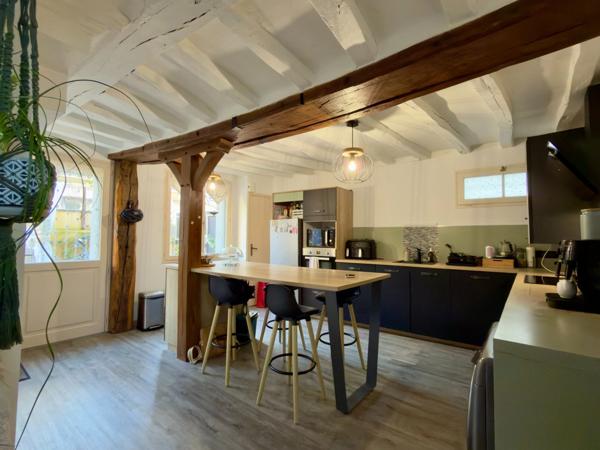 SAUMUR AGGLO, Saint Hilaire-Saint Florent, Maison tuffeau rénovée avec jardinet arboré clos de 60m²