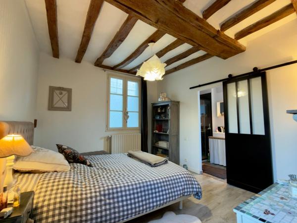 SAUMUR AGGLO, Saint Hilaire-Saint Florent, Maison tuffeau rénovée avec jardinet arboré clos de 60m²